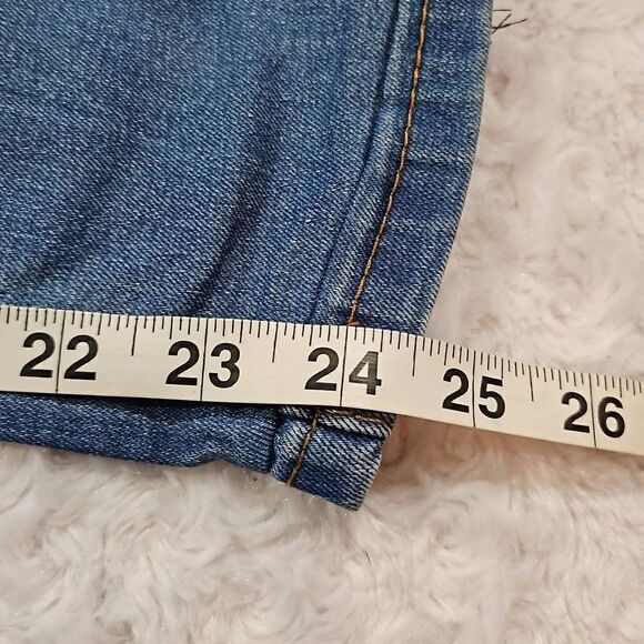 Diesel Industry Light Wash 30 x 24 Stretch Capris - Picture 8 of 10